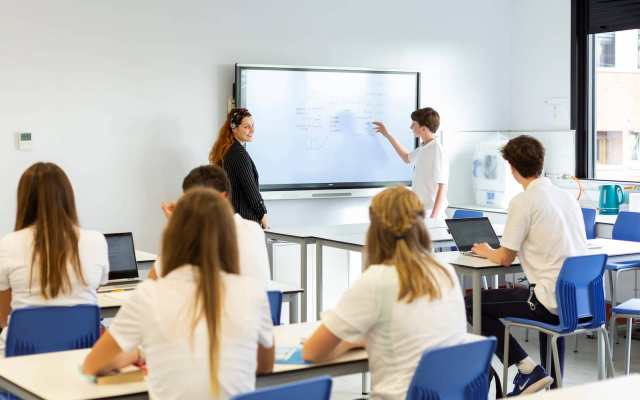 classroom-shot – cropped classroom-shot - cropped