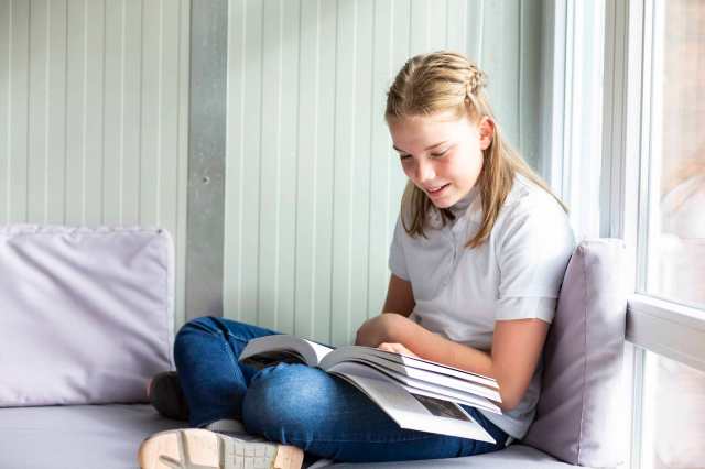 girl reading girl reading